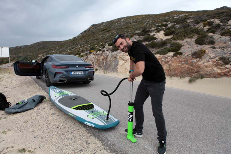 Αφού βρεθήκαμε στην Ελαφόνησο είπαμε να... εκμεταλλευτούμε τη στιγμή και να κάνουμε και λίγο SUP