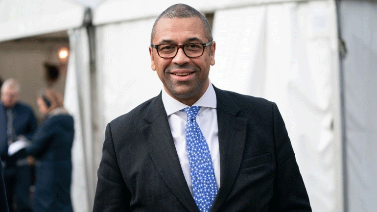 Βρετανία: Ο Κλέβερλι αποσύρθηκε από τον αγώνα διαδοχής για την ηγεσία του Συντηρητικού κόμματος