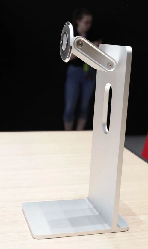 Το monitor stand των 999 δολαρίων