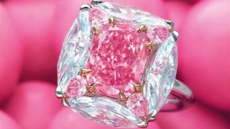 Ροζ διαμάντι αξίας επτά εκατ. ευρώ