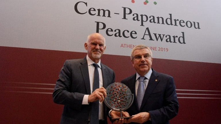 Ο πρόεδρος της ΔΟΕ Τόμας Μπαχ τιμήθηκε με το Βραβείο Ειρήνης «Παπανδρέου-Τζεμ»