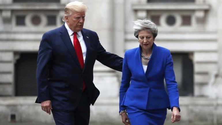 Ο Τραμπ «φλερτάρει» τους υποψήφιους διαδόχους της Μέι