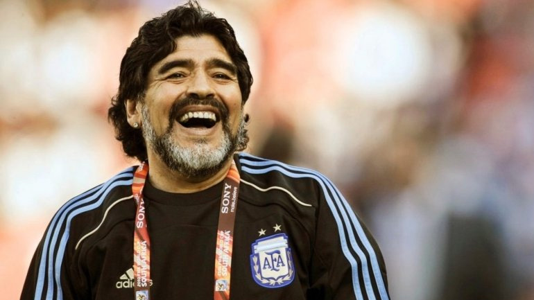 Μαραντόνα: «Αν θέλει προπονητή η Μάντσεστερ Γιουνάιτεντ, είμαι ο κατάλληλος»