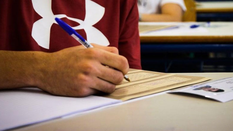 «Ποδαρικό» πανελλαδικών εξετάσεων αύριο με τους υποψηφίους των ΕΠΑΛ