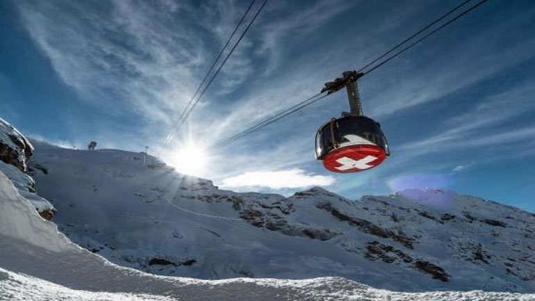 Ένας άνθρωπος σκοτώθηκε και έξι τραυματίστηκαν σε δυστύχημα σε χιονοδρομικό κέντρο των Άλπεων