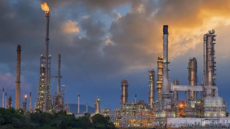 Ιράν: Πυρκαγιά εκδηλώθηκε σε χώρο αποθήκευσης πετρελαϊκών προϊόντων στο λιμάνι Σαχίντ Ρατζαΐ