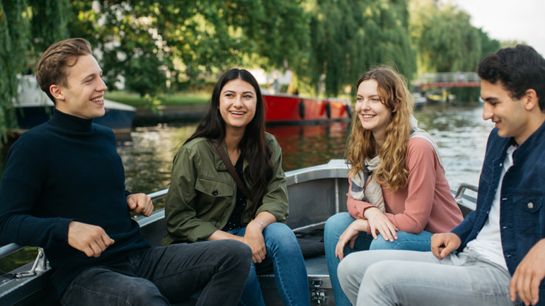 Έρευνα Paypal: Οι νεαροί ταξιδιώτες μοιράζονται τις πληρωμές, τις φωτογραφίες και… τα στοιχεία τους