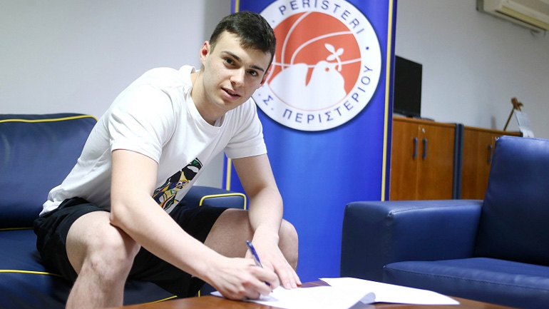 Υπέγραψε συμβόλαιο με το Περιστέρι ο Καράμπελας
