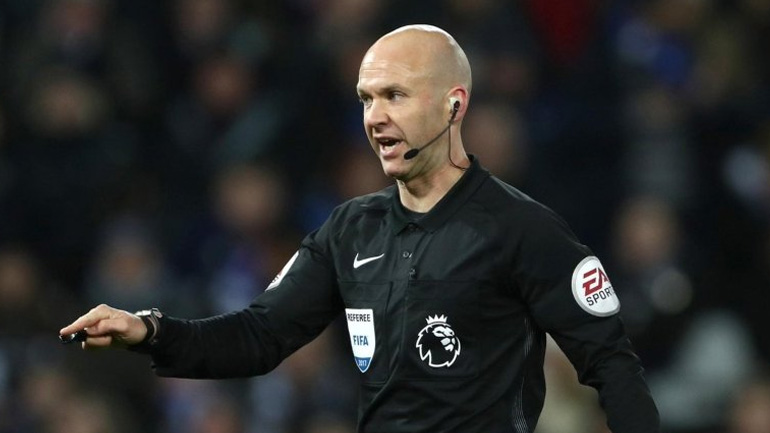 Ο Άντονι Τέιλορ σφυρίζει το παιχνίδι της Ελλάδας με την Ιταλία