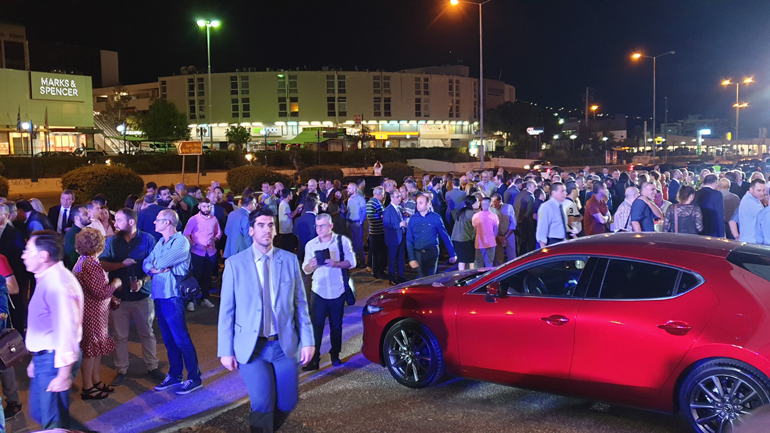 Πλήθος κόσμου έδωσε το παρών στα εγκαίνει της πρώτης αντιπροσωπείας Mazda στην Ελλάδα...