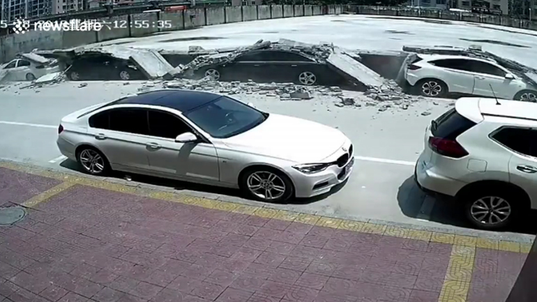 Τους έπεσε ο τοίχος στον… ουρανό! Τους έπεσε ο τοίχος στον… ουρανό!