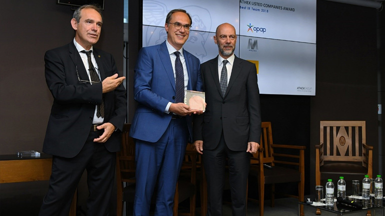 (από αριστερά) Διευθύνων Σύμβουλος του Χρηματιστηρίου Αθηνών, κ. Σωκράτης Λαζαρίδης, Διευθυντής Επενδυτικών Σχέσεων του ΟΠΑΠ, κ. Νίκος Πολυμενάκος, Πρόεδρος του Ελληνοαμερικανικού Επιμελητηρίου, κ. Σίμος Αναστασόπουλος 