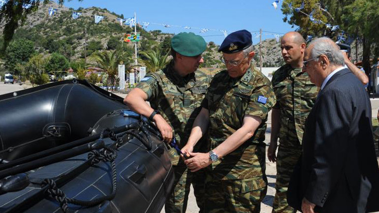 Ο Ελληνικός Στρατός παρέλαβε τέσσερα σκάφη τύπου Zodiac στη Χίο Ο Ελληνικός Στρατός παρέλαβε τέσσερα σκάφη τύπου Zodiac στη Χίο