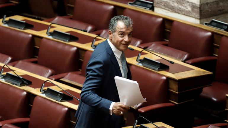 Η τελευταία ομιλία του Στ.Θεοδωράκη στο Κοινοβούλιο: «Αποχαιρετώ τη Βουλή πολιτικά ηττημένος»