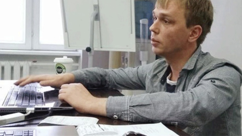 Ρωσία: Δημοσιογράφος που κατηγορείται για διακίνηση ναρκωτικών τίθεται σε κατ’ οίκον περιορισμό