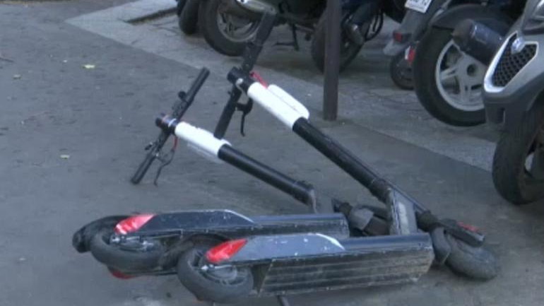 Παρίσι: «Τσουχτερά» πρόστιμα για τα ηλεκτρικά πατίνια