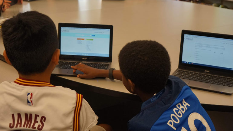 Προσφυγόπουλα έχουν για πρώτη φορά πρόσβαση σε μια ψηφιακή παιδική βιβλιοθήκη