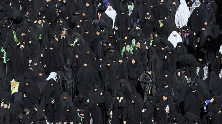 Όπισθεν… ολοταχώς στο Ιράν: Έκλεισαν 547 εστιατόρια για λόγους προσβολής της “ισλαμικής ηθικής”