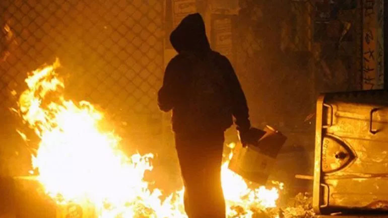 Νύχτα επεισοδίων στα Εξαρχεία – Επιθέσεις με μολότοφ σε άνδρες των ΜΑΤ