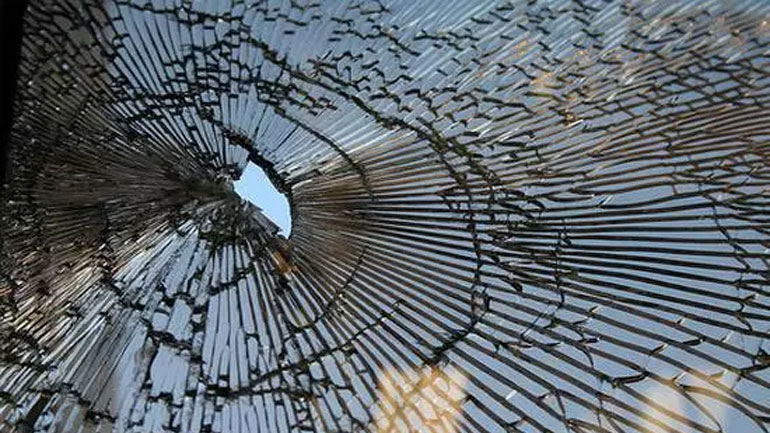 Άγνωστοι προκάλεσαν τη νύχτα φθορές σε υποκατάστημα τράπεζας