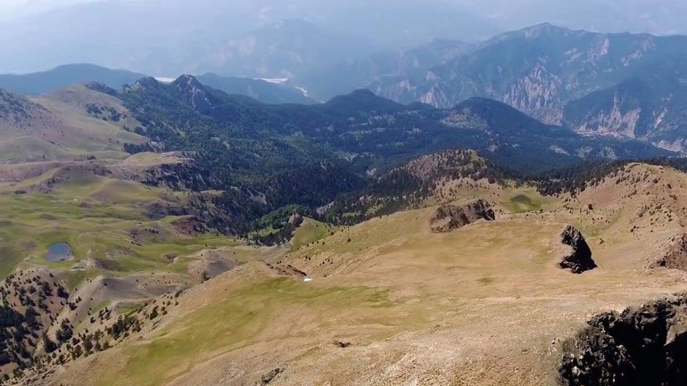 “Μαγική” πτήση πάνω από τον Σμόλικα