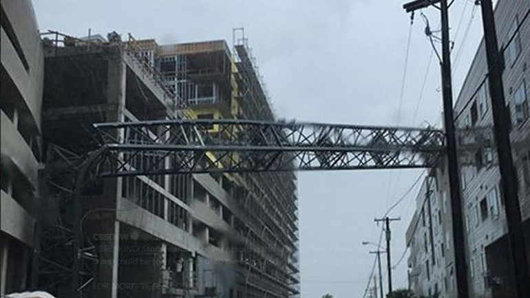 Δυστύχημα με έναν νεκρό από  πτώση γιγάντιου γερανού στο Ντάλας