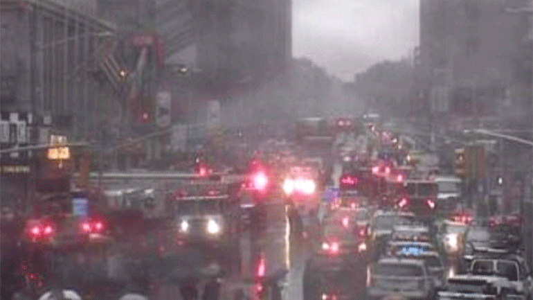 Ελικόπτερο συνετρίβη σε ουρανοξύστη στο Μανχάταν – Πληροφορίες για έναν νεκρό