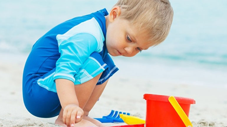 Από πότε μπορεί να ξεκινήσει τα μπάνια στη θάλασσα το μωρό σας;