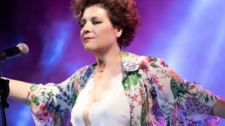 Γιώτα Νέγκα: Γνωστός συνθέτης μού είπε «δεν έχεις άστρο, πάρ’ το απόφαση»!