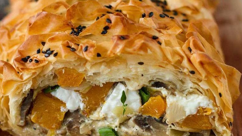 Αλμυρό στρούντελ τυριών και λαχανικών για το γραφείο!