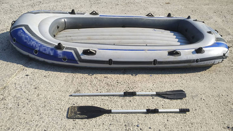 Περιπέτεια για τρεις νεαρούς που επέβαιναν σε φουσκωτό