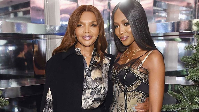 Στη Μύκονο η μητέρα της Naomi Campbell – Ποζάρει με μαγιό στα 67 της και εντυπωσιάζει Στη Μύκονο η μητέρα της Naomi Campbell – Ποζάρει με μαγιό στα 67 της και εντυπωσιάζει