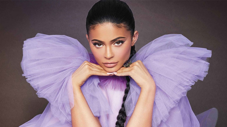 Αντιδράσεις με το Handmaid’s Tale party που διοργάνωσε η Kylie Jenner για την Ελληνίδα κολλητή της