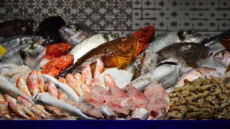 Κατάσχεση ακατάλληλων αλιευμάτων στην Α’ λαϊκή αγορά του Πειραιά