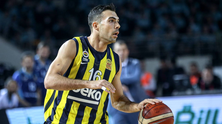 Βαρύ πένθος για τον Σλούκα – Έφυγε από τη ζωή ο πατέρας του