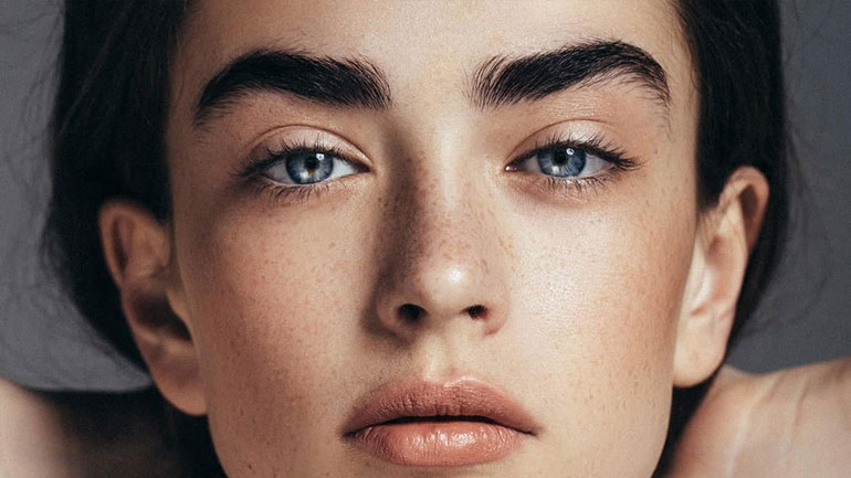 Το μυστικό των makeup artists για να μη φαίνεστε υπερβολικά βαμμένες!