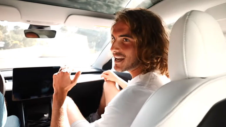 Ο Στέφανος Τσιτσιπάς αγόρασε αυτοκίνητο Tesla και δηλώνει ενθουσιασμένος