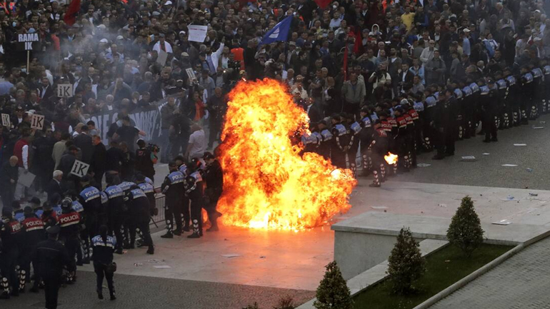 Πολιτική θύελλα στην Αλβανία