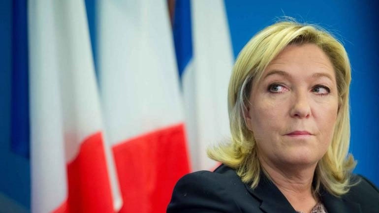 Παραπέμπεται σε δίκη η Μαρίν Λεπέν γιατί ανάρτησε στο Twitter φωτογραφίες του Ισλαμικού Κράτους