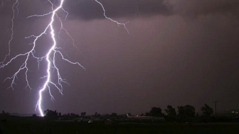 Meteo: 6.250 κεραυνοί έπεσαν έως τις 20.30 χθες το βράδυ