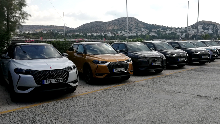 Τα αυτοκίνητα μας περιμένουν στον Ναυτικό Όμιλο Βουλιαγμένης για την πρώτη δοκιμή