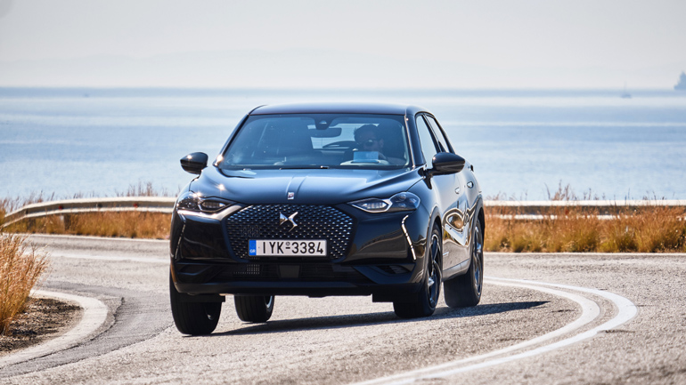 Κινείται σβέλτα και άνετα, με την καμπίνα να παραμένει απόλυτα ηχομονωμένη