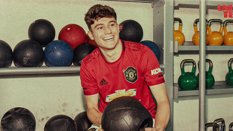 Στη Μάντσεστερ Γιουνάιτεντ κι επίσημα ο Ντάνιελ Τζέιμς