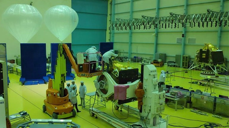 Η Ινδία ετοιμάζεται να εκτοξεύσει για τη Σελήνη τον Ιούλιο το σκάφος Chandrayaan-2