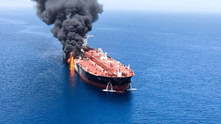 ΗΠΑ: Λόγω νάρκης η έκρηξη στα δεξαμενόπλοια