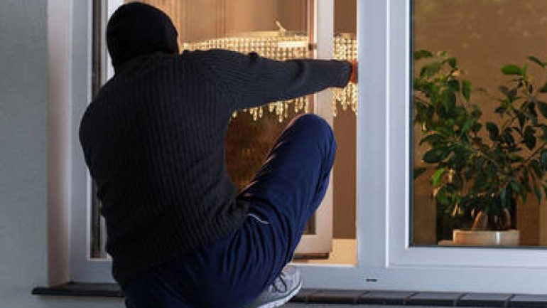 Καλαμάτα: Ιδιοκτήτης έπιασε στα «πράσα» επίδοξο διαρρήκτη