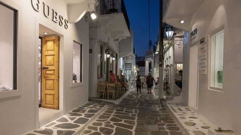 To νέο κατάστημα της GUESS στην καρδιά της Μυκόνου!