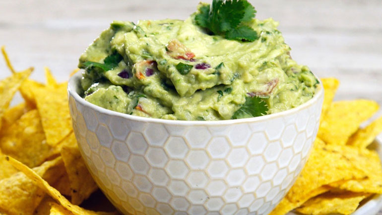 Homemade γουακαμόλε για τους λάτρεις του αβοκάντο!