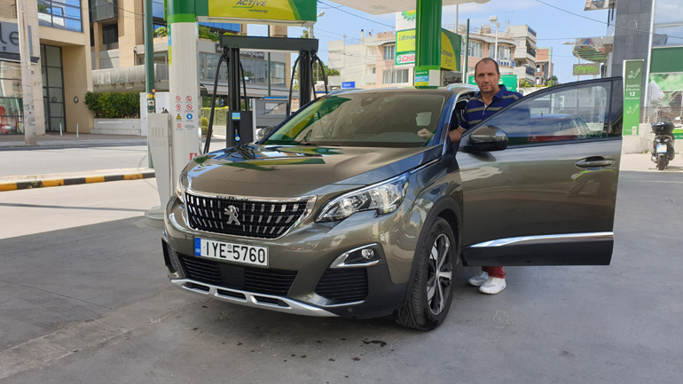 Ο Δημήτρης Δέδες με το Peugeot 3008