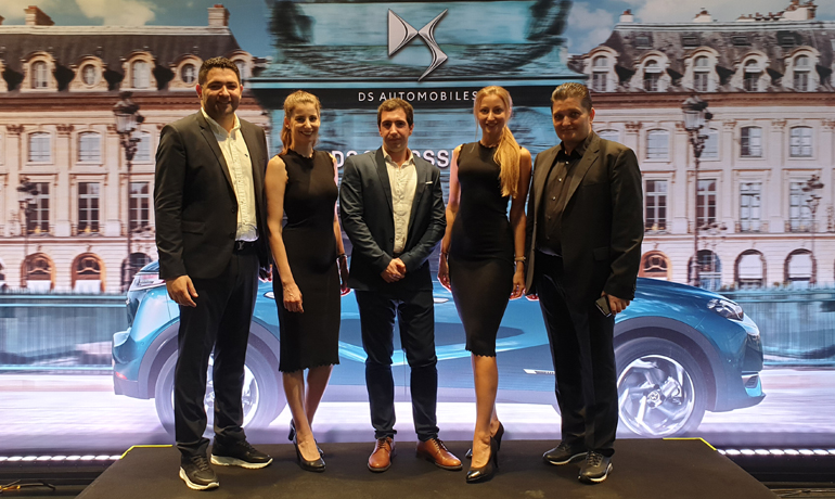 Τα αδέρφια Γιαννίρη και στη μέση ο Γιώργος Συγγελίδης